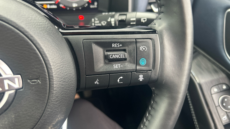 Nissan Qashqai 1.3 DiG-T MH Tekna 5dr Petrol Hatchback